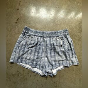 Vuori dash shorts blue gray large